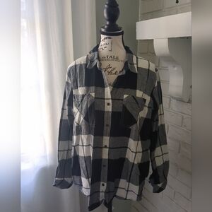 **3/$10** Universal Threads Top Size XXL